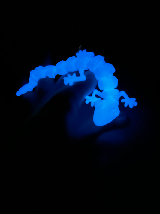 Glow in the dark gecko blue